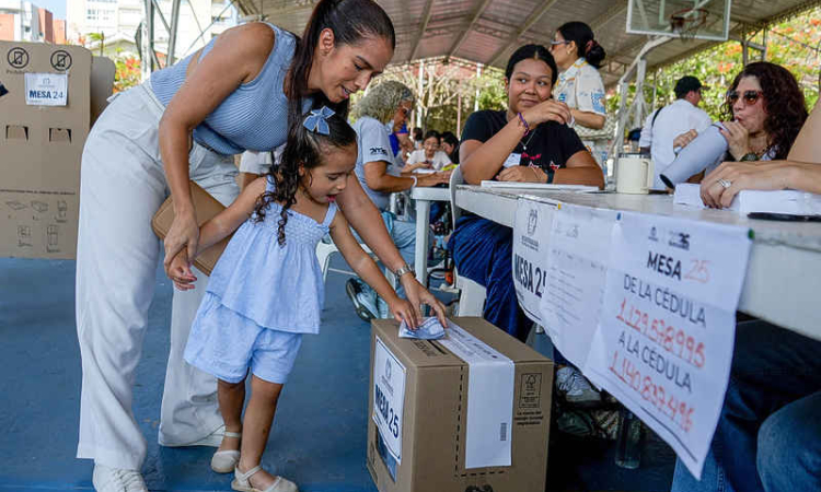Colombian right-wing candidate,  leftist head to presidential runoff